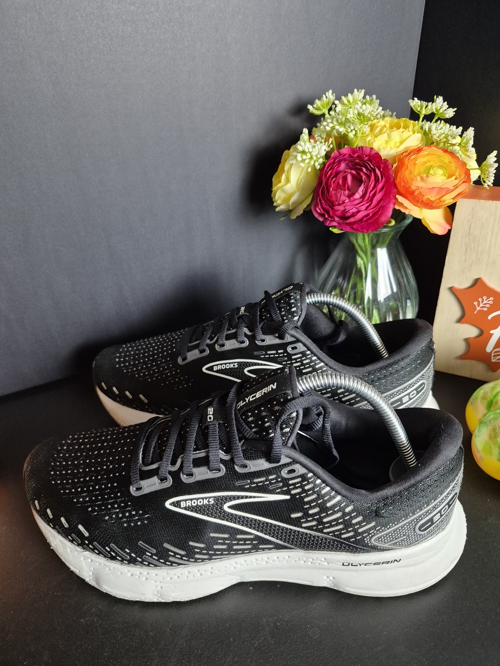 Brooks Black & White Women's Glycerin Running Sneakers. Size 11